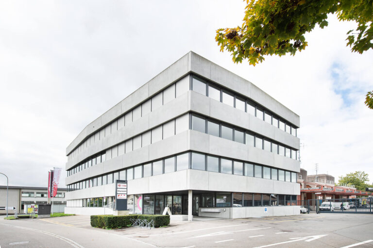 thurcom-about-store